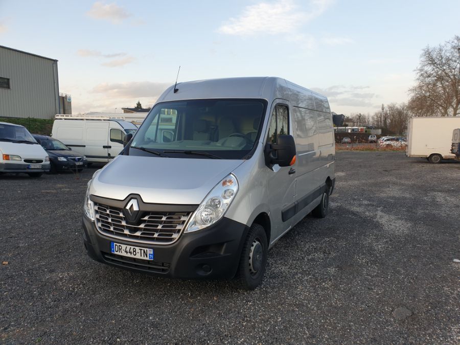 RENAULT MASTER II - FOURGON GRAND CONFORT TRACTION F3300 L2H2 DCI 125CH EURO5 125CV FOURGON 4P BVM (2015)